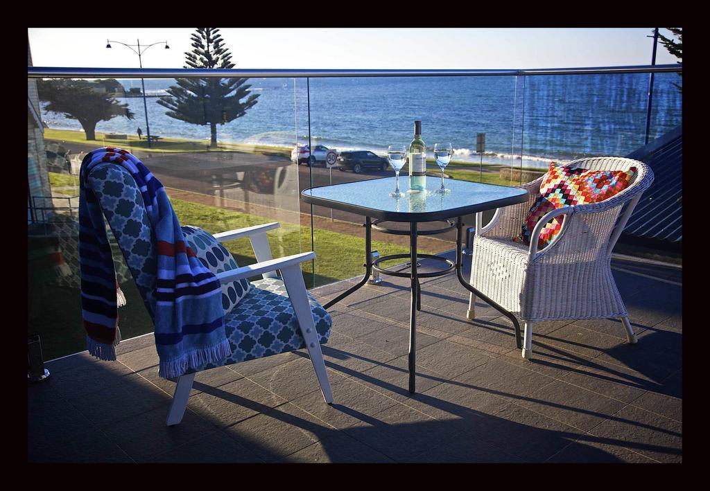 Penguin Beachfront Apartments Exterior photo