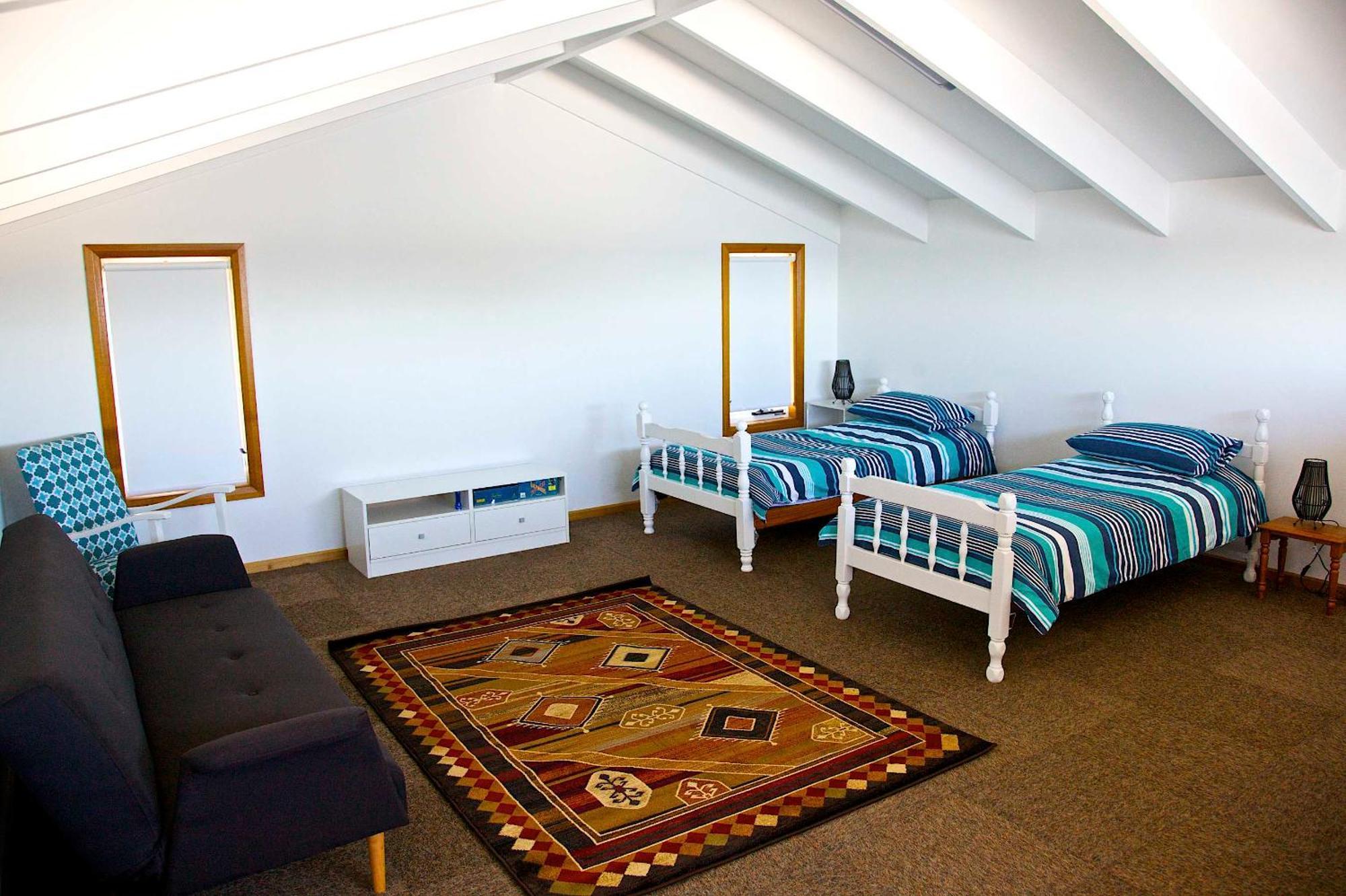 Penguin Beachfront Apartments Room photo