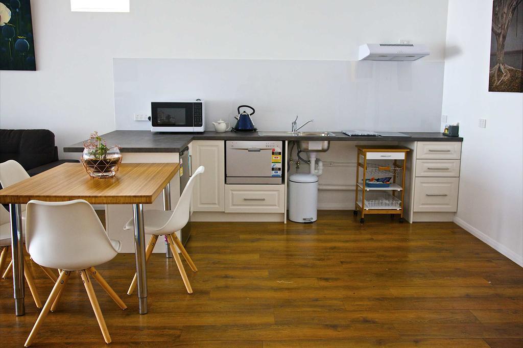 Penguin Beachfront Apartments Room photo