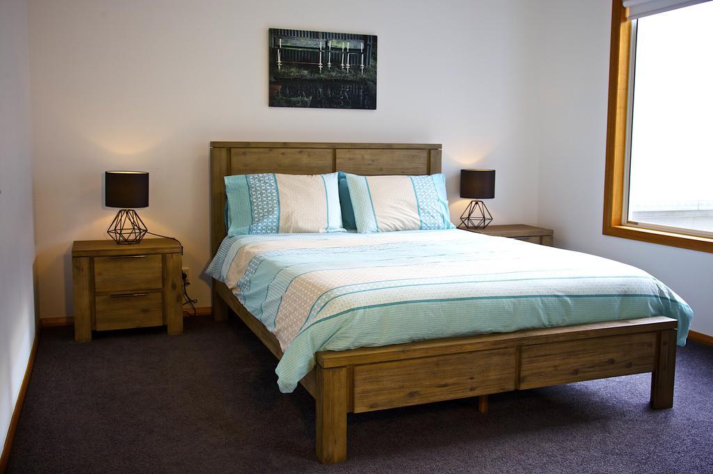 Penguin Beachfront Apartments Room photo