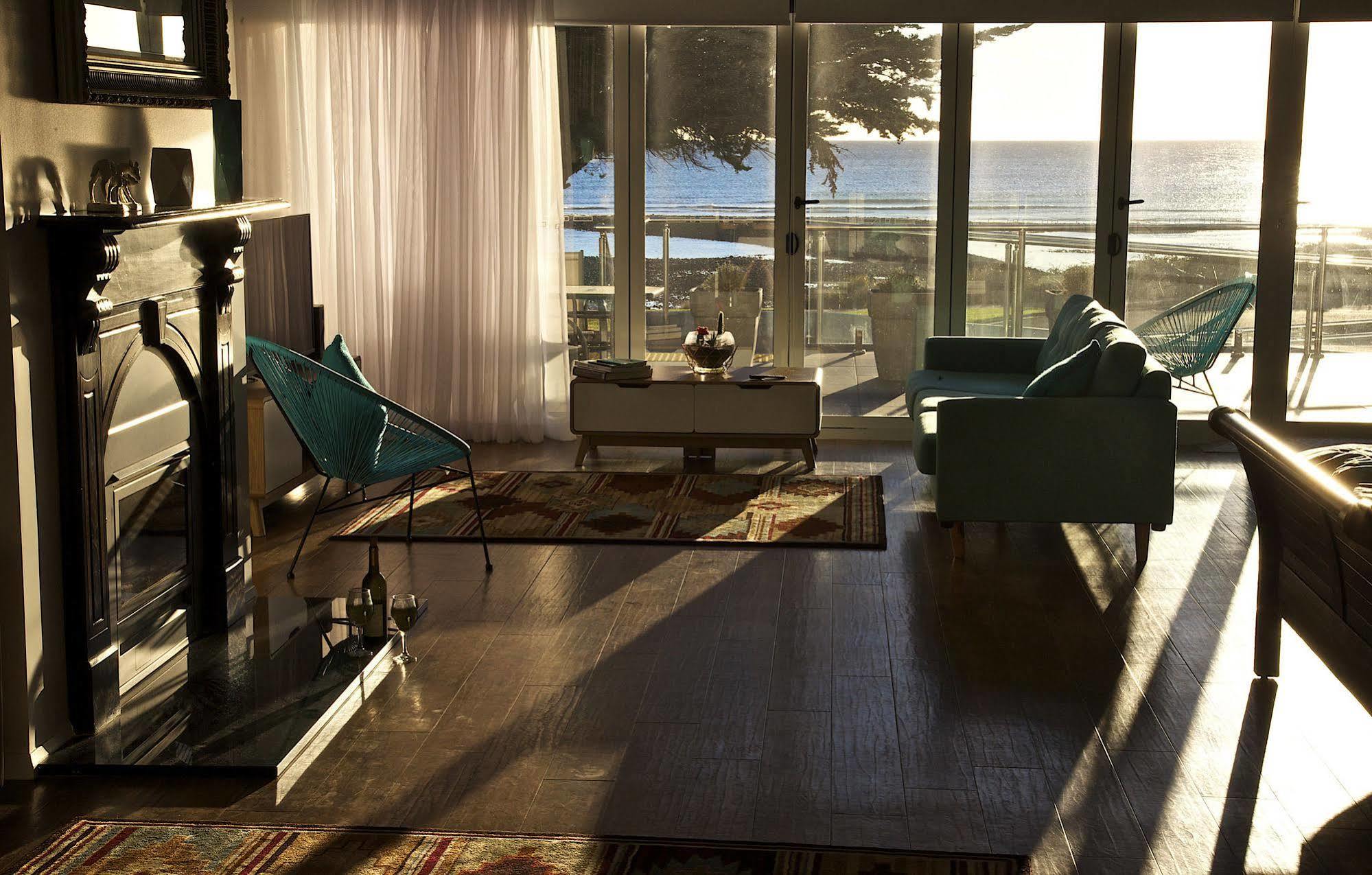 Penguin Beachfront Apartments Exterior photo
