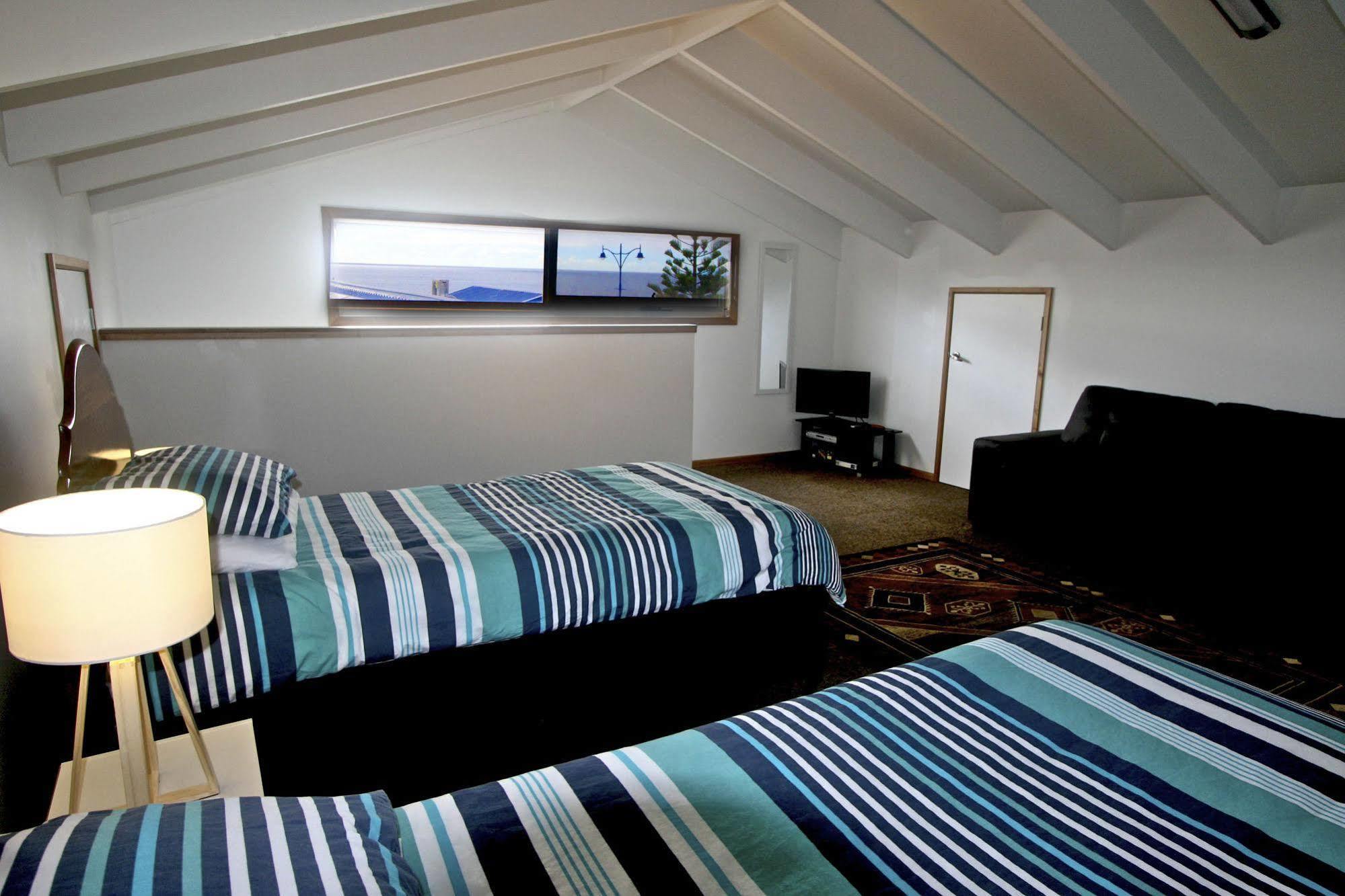 Penguin Beachfront Apartments Exterior photo