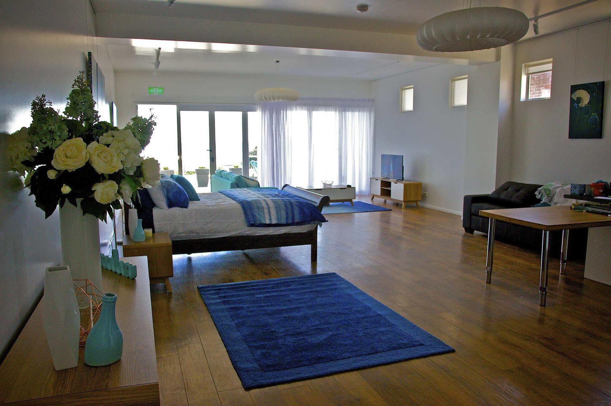 Penguin Beachfront Apartments Exterior photo