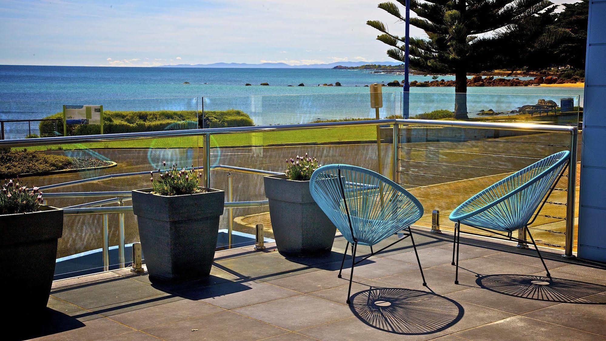 Penguin Beachfront Apartments Exterior photo